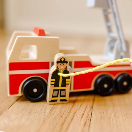 Melissa and DougClassic Wooden Fire Truck Play Set (MD9391)