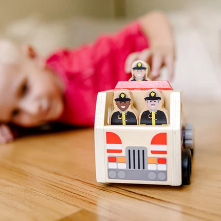 Melissa and DougClassic Wooden Fire Truck Play Set (MD9391)