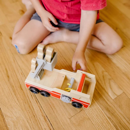 Melissa and DougClassic Wooden Fire Truck Play Set (MD9391)