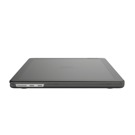 Incase Edge 硬殼保護殼，採用 Makrolon® 材質，適用於 13 吋 MacBook Air (M2-M4, 2022-2025)