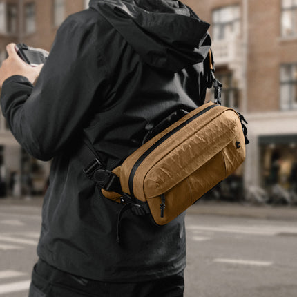 tomtoc Wander-T26 X-Pac 循跡探索斜背包 Steam Deck /5.5L (Black, Brown,Blue)