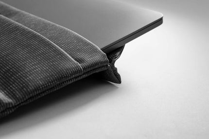 NIID - CACHE Macbook Pro 13.3'' 筆記本電腦袋 Laptop Sleeve 黑色 (NID10190) - BUYFRIENDLY